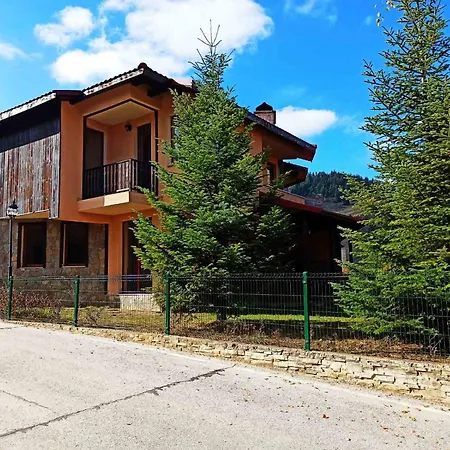 Rodopi بيت ضيافة